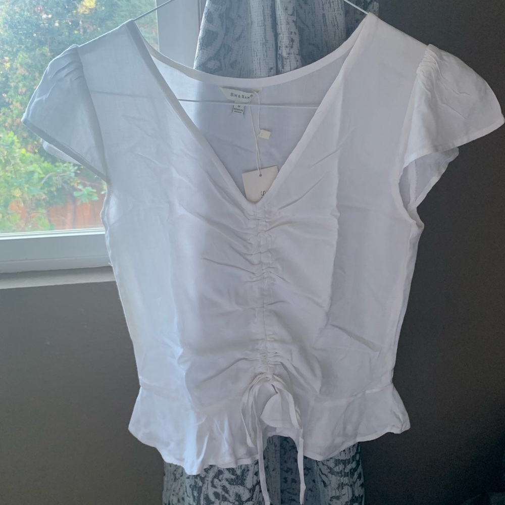 Elegant White Ruched Top - Picture 2 of 6